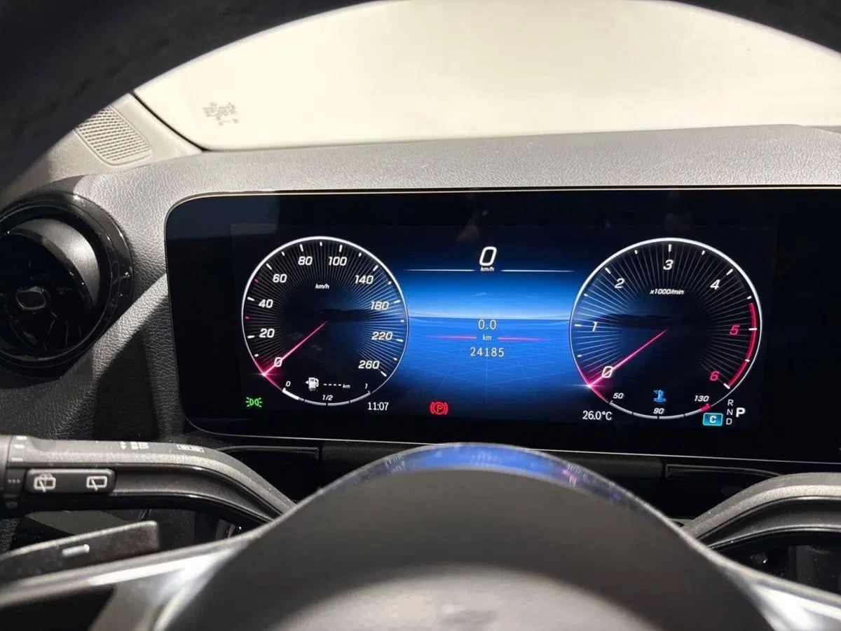 Mercedes-Benz GLA SUV usata a Napoli (7)