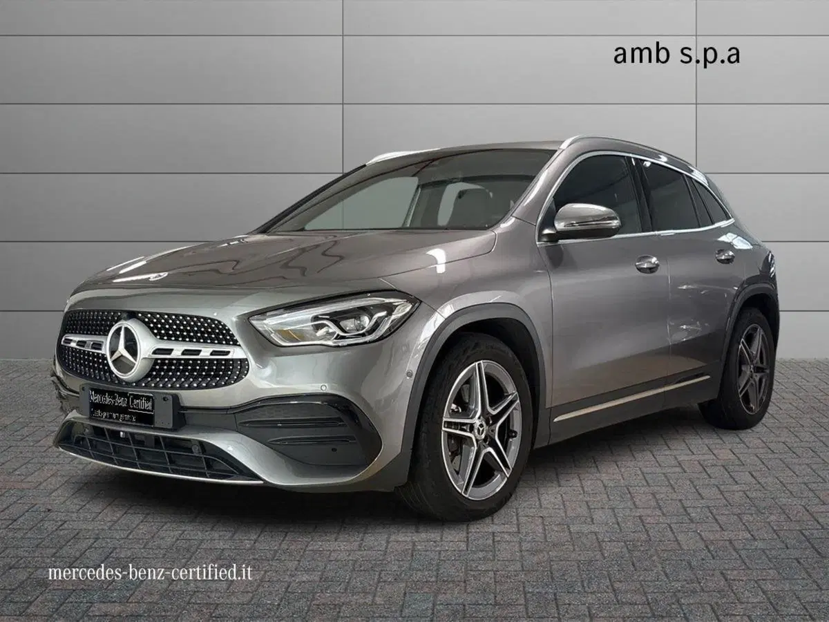 Mercedes-Benz GLA SUV usata a Napoli