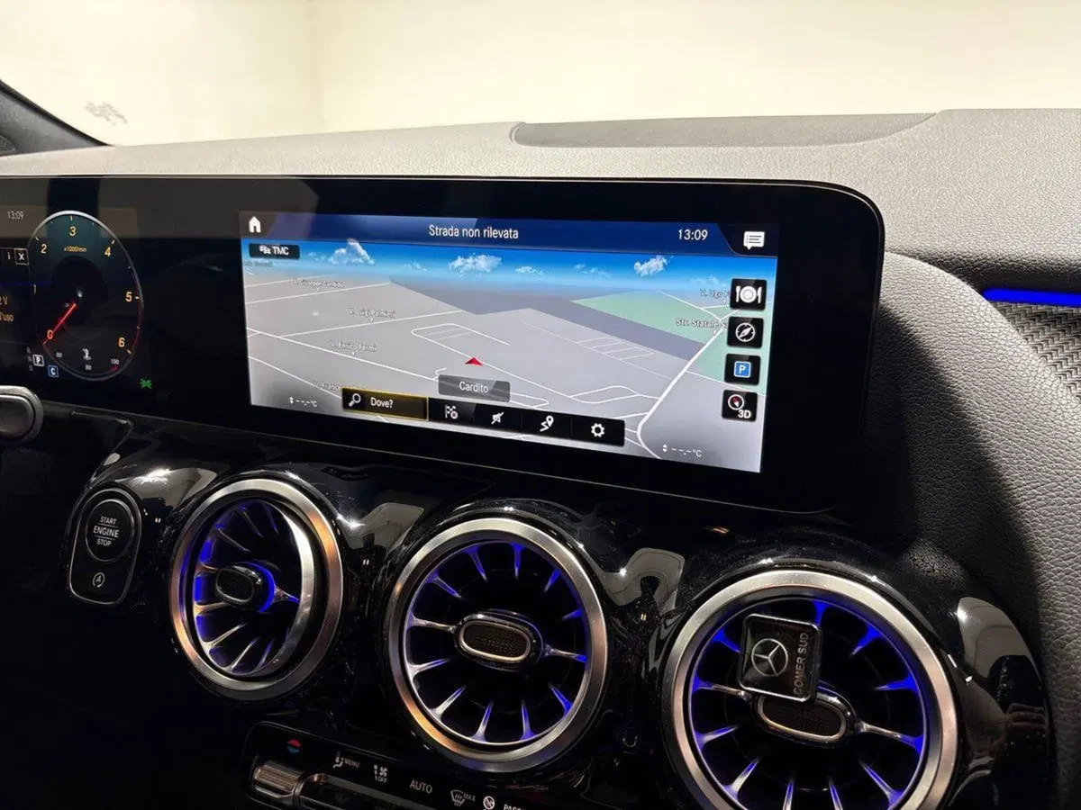 Mercedes-Benz GLA SUV usata a Napoli (12)