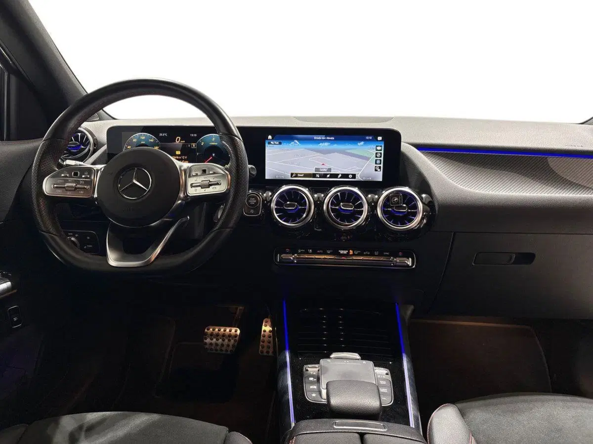 Mercedes-Benz GLA SUV usata a Napoli (9)