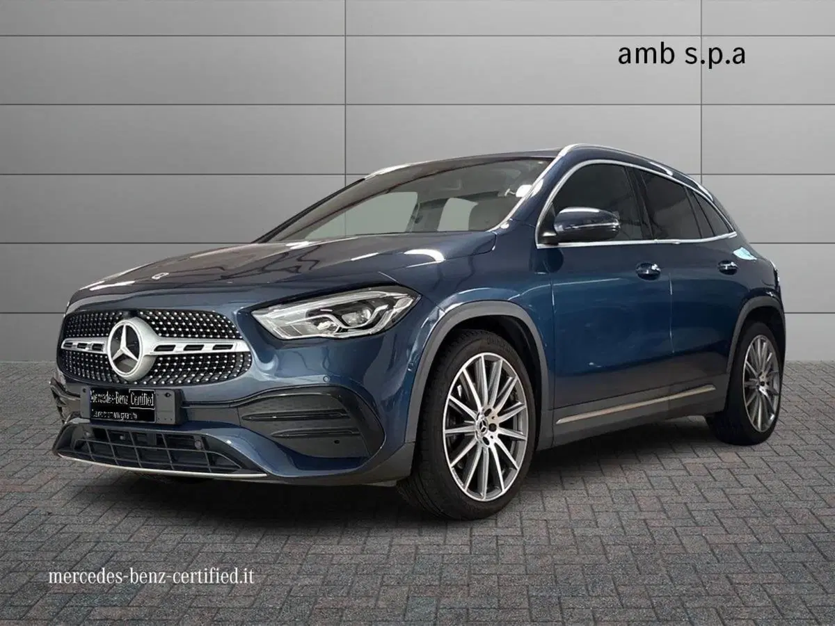 Mercedes-Benz GLA SUV usata a Napoli
