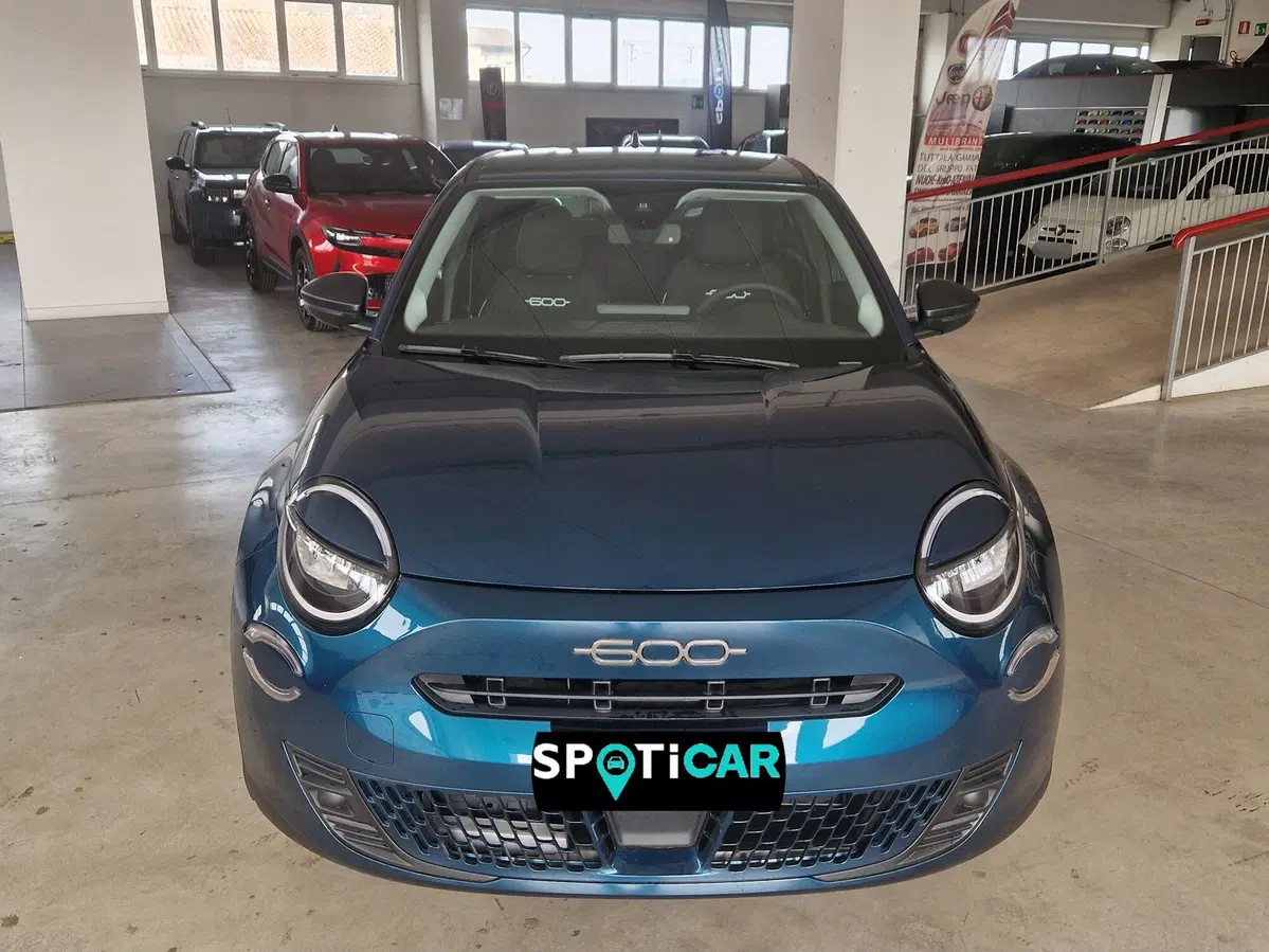 Fiat 600 nuova a Terni (2)