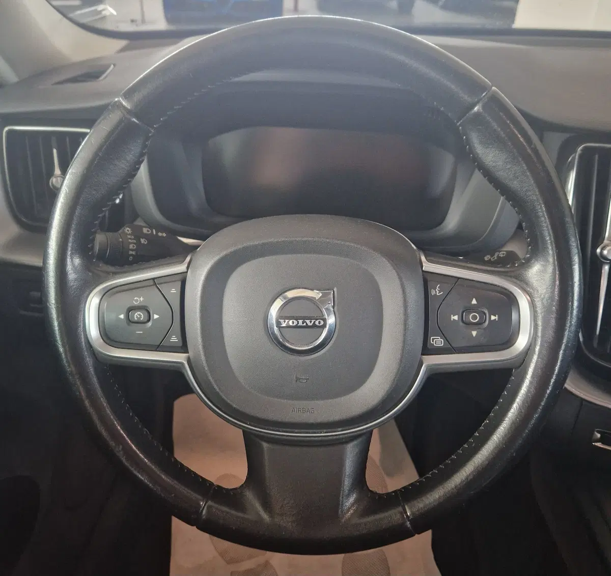 Volvo XC60 usata a Terni (12)
