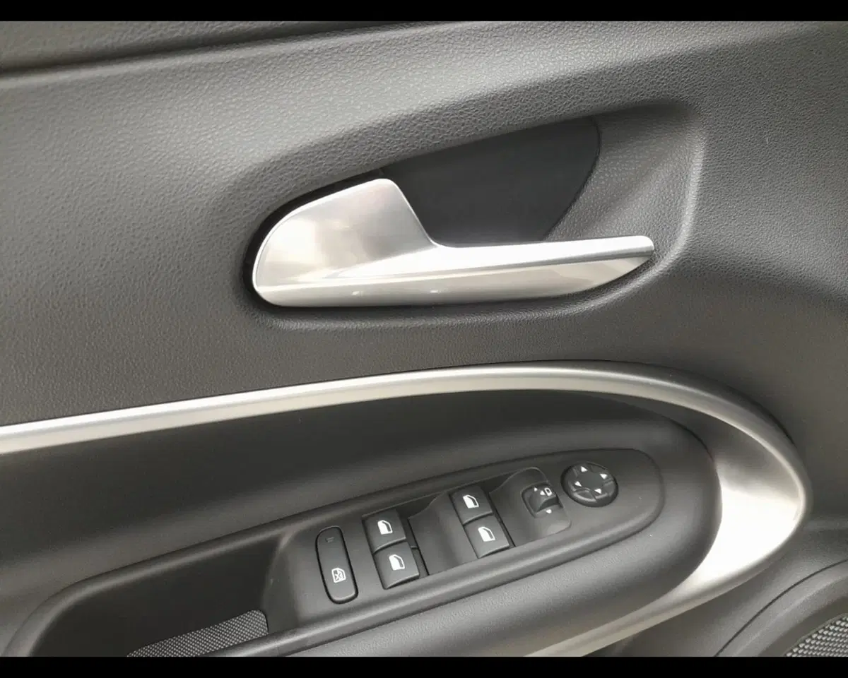 Jeep Avenger nuova a Alessandria (17)
