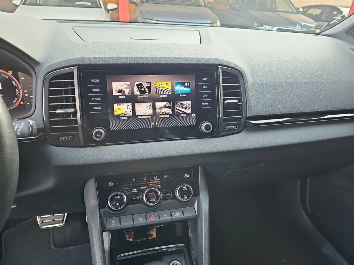 Skoda Karoq usata a Lecco (12)
