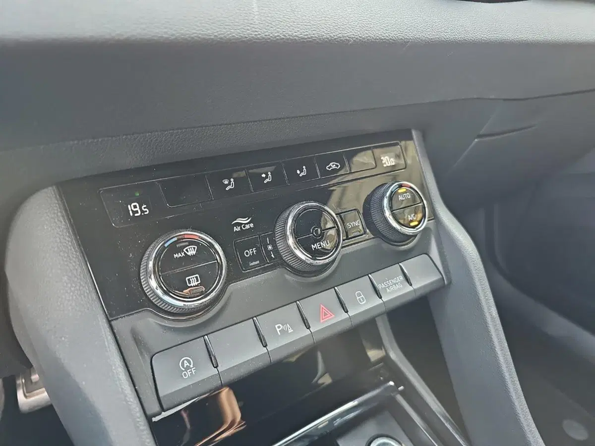Skoda Karoq usata a Lecco (18)
