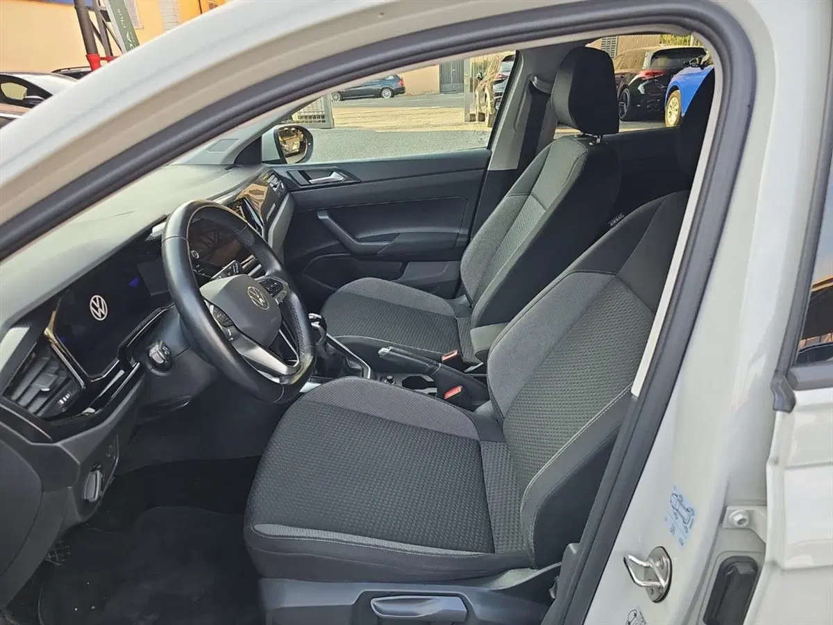 Volkswagen Taigo usata a Lecco (11)