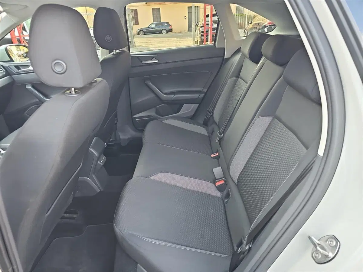 Volkswagen Taigo usata a Lecco (12)