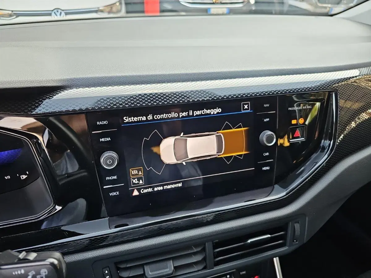 Volkswagen Taigo usata a Lecco (16)