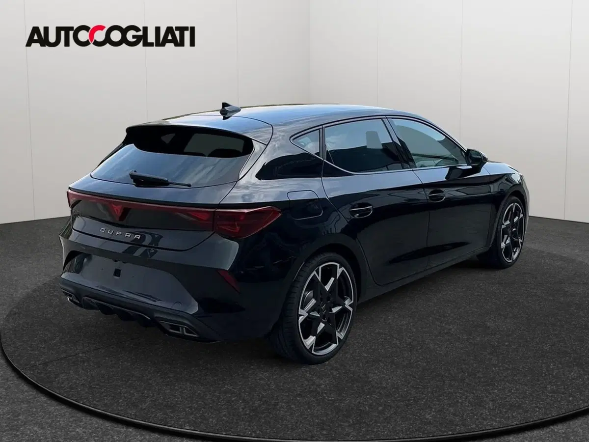 Cupra Leon nuova a Lecco (3)