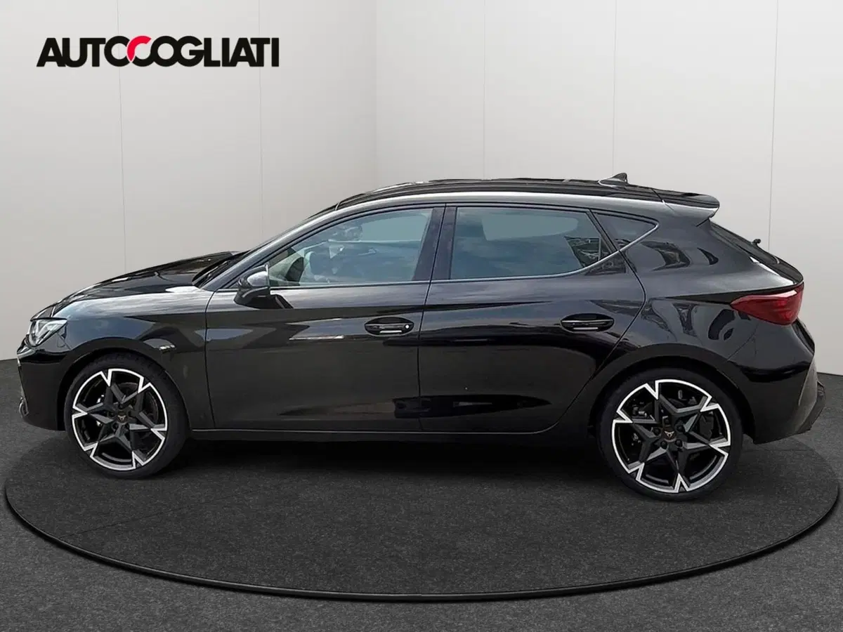 Cupra Leon nuova a Lecco (9)