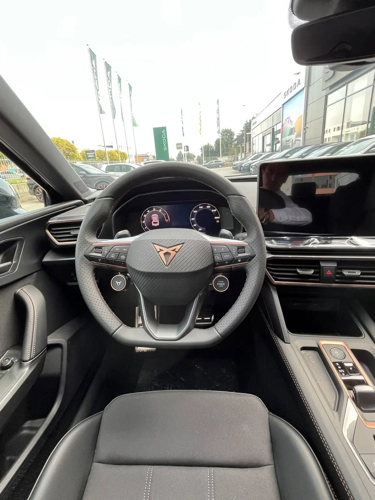Cupra Leon nuova a Lecco (12)