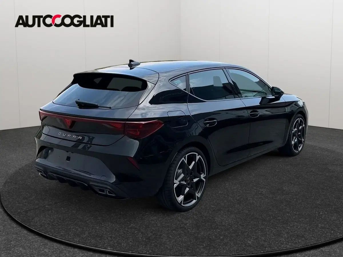Cupra Leon nuova a Lecco (3)