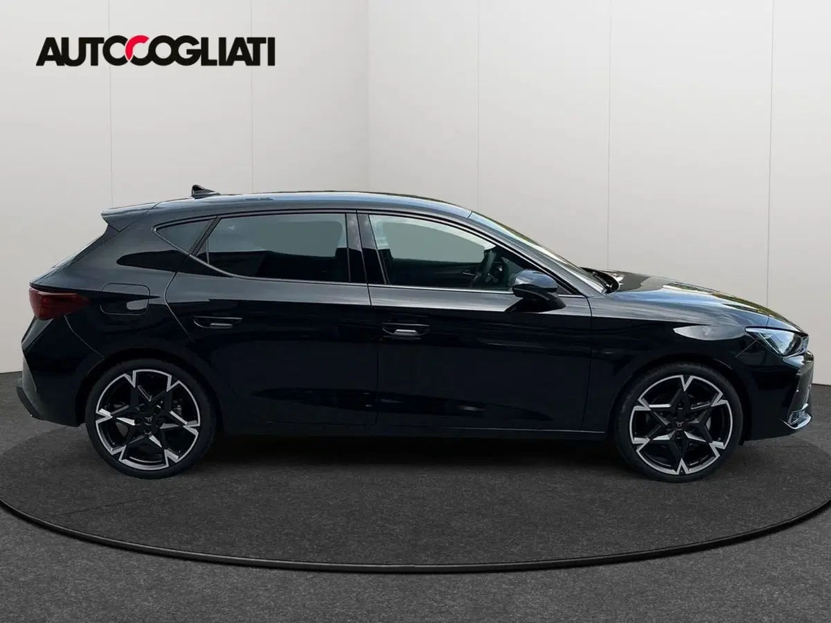 Cupra Leon nuova a Lecco (4)
