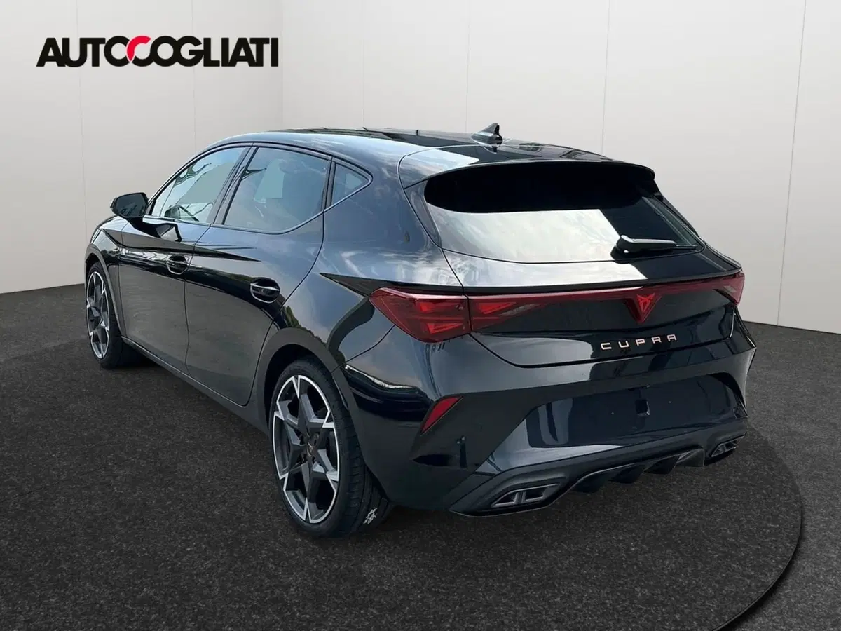 Cupra Leon nuova a Lecco (5)