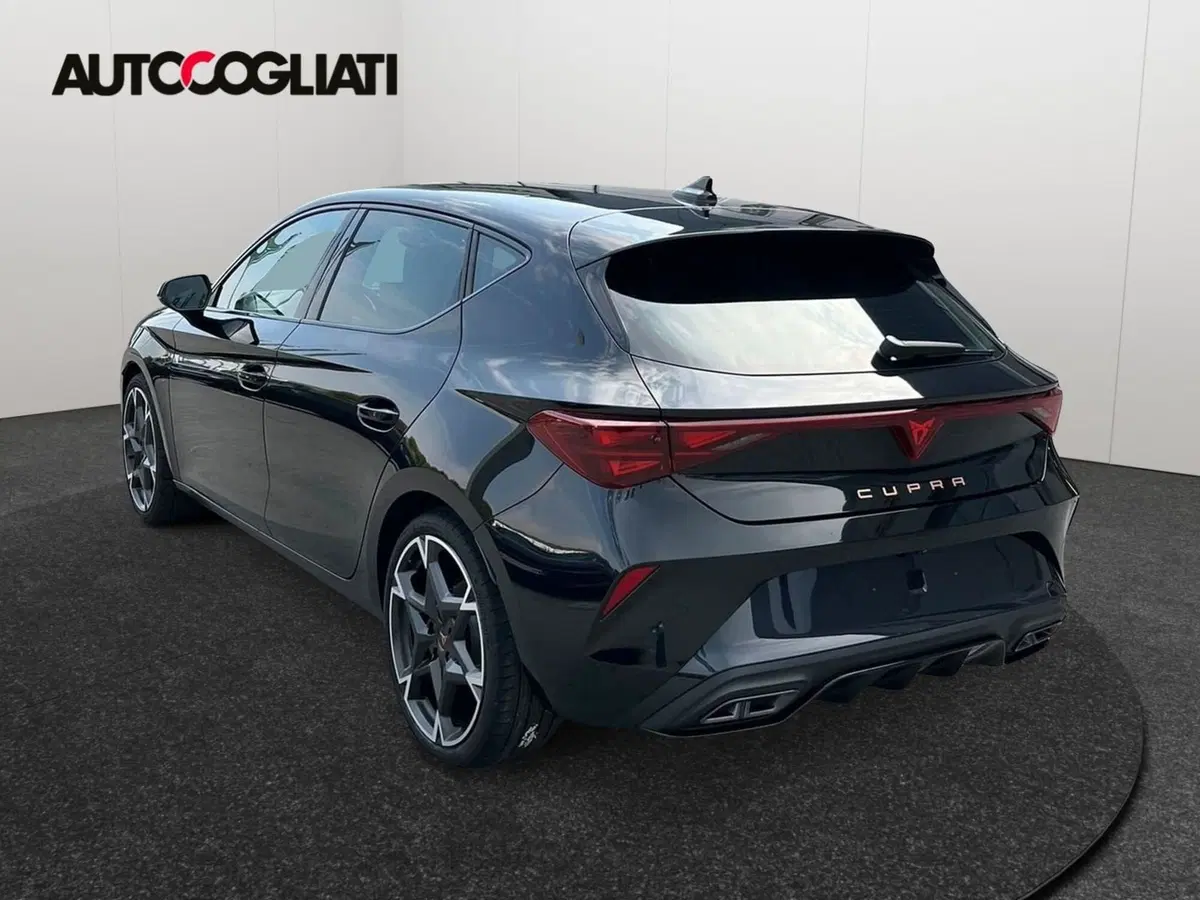 Cupra Leon nuova a Lecco (7)