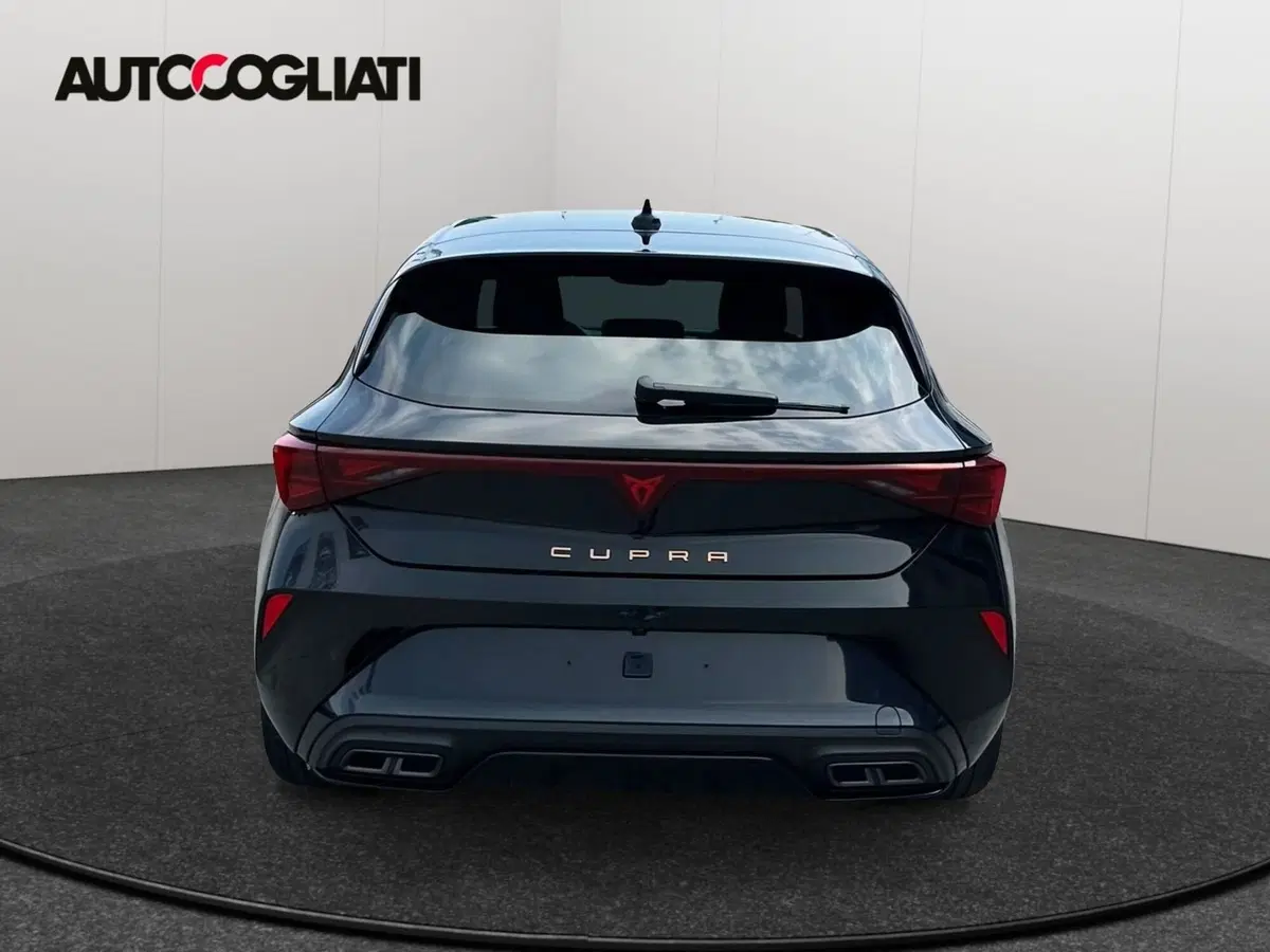 Cupra Leon nuova a Lecco (8)