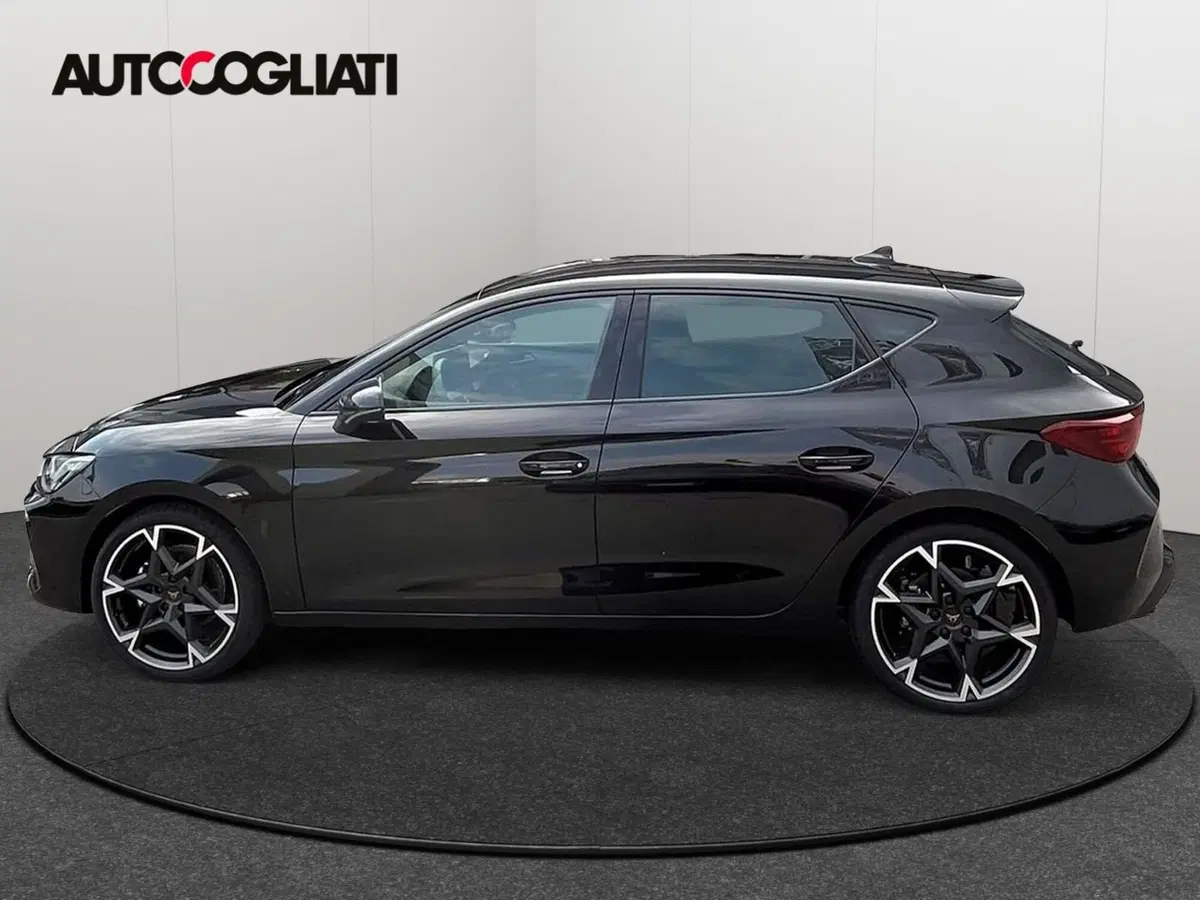 Cupra Leon nuova a Lecco (9)