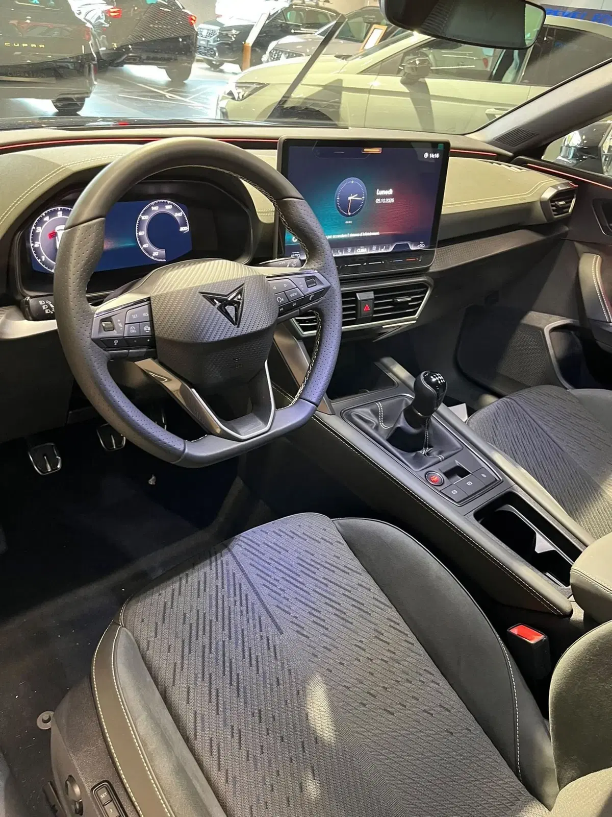 Cupra Leon nuova a Lecco (4)