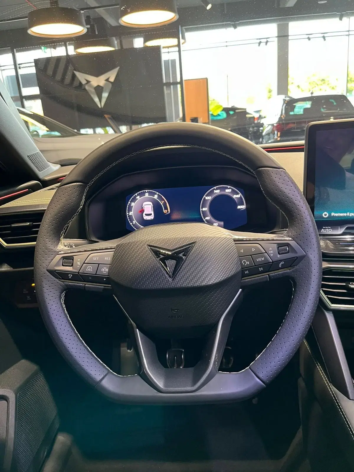 Cupra Leon nuova a Lecco (6)