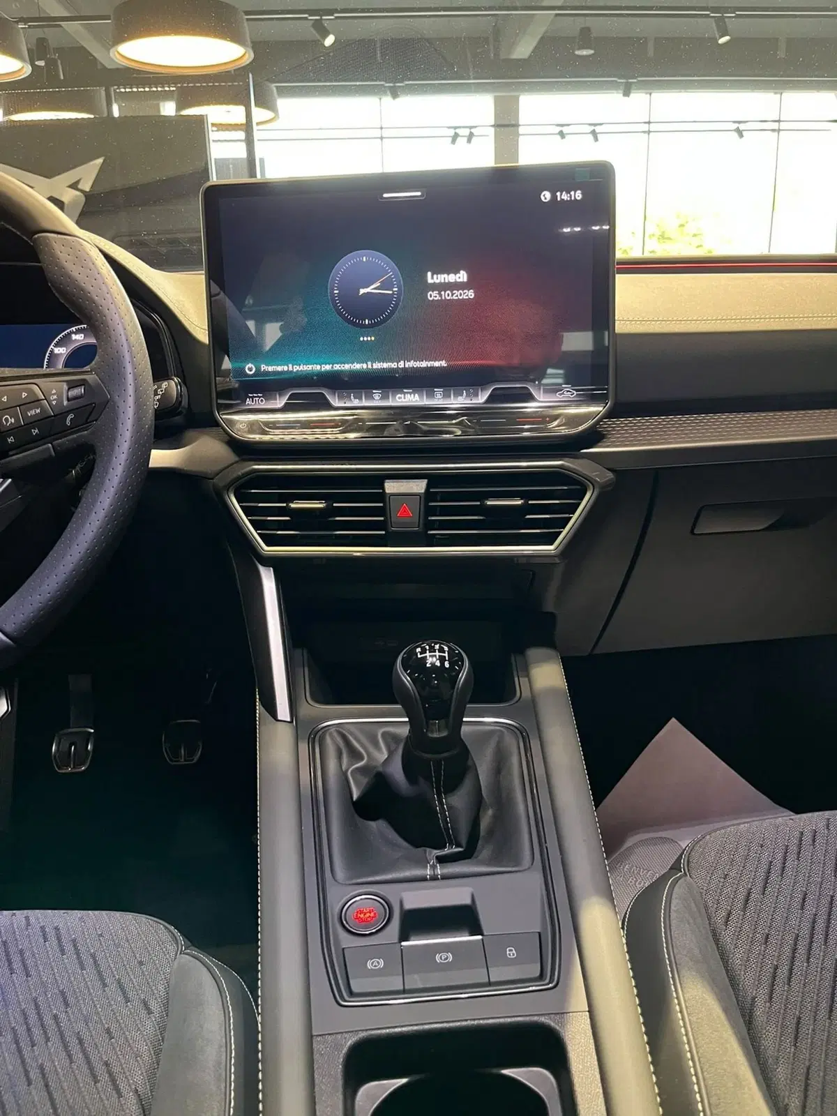 Cupra Leon nuova a Lecco (7)