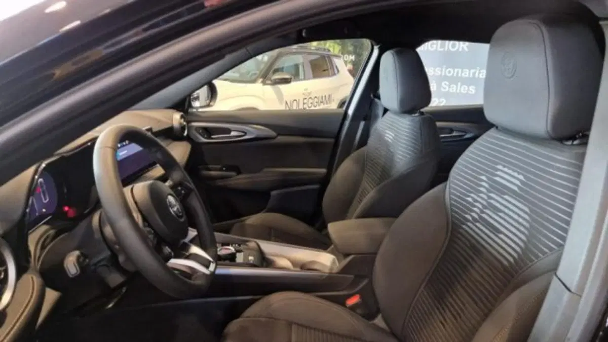 Alfa Romeo Tonale nuova a Modena (7)