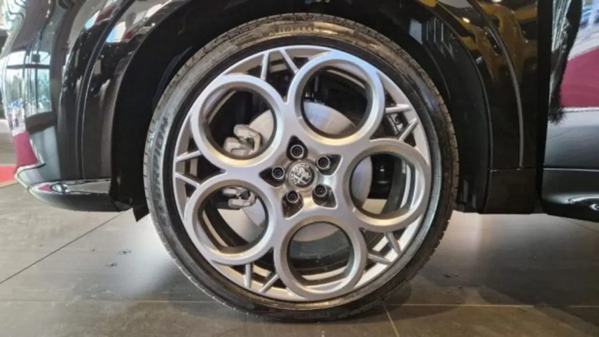 Alfa Romeo Tonale nuova a Modena (8)