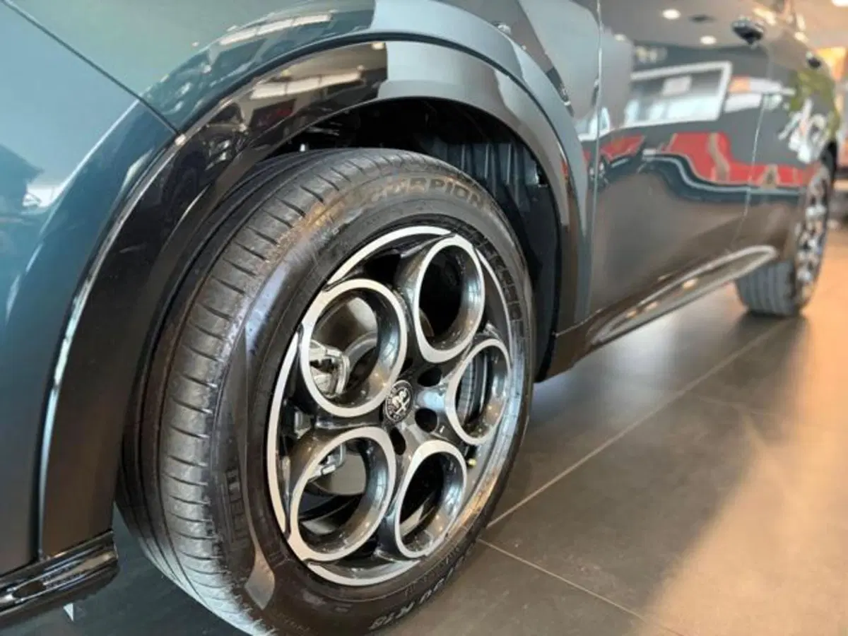 Alfa Romeo Tonale nuova a Modena (4)