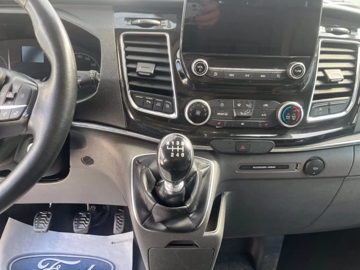 Ford Tourneo Custom usata a Milano (17)