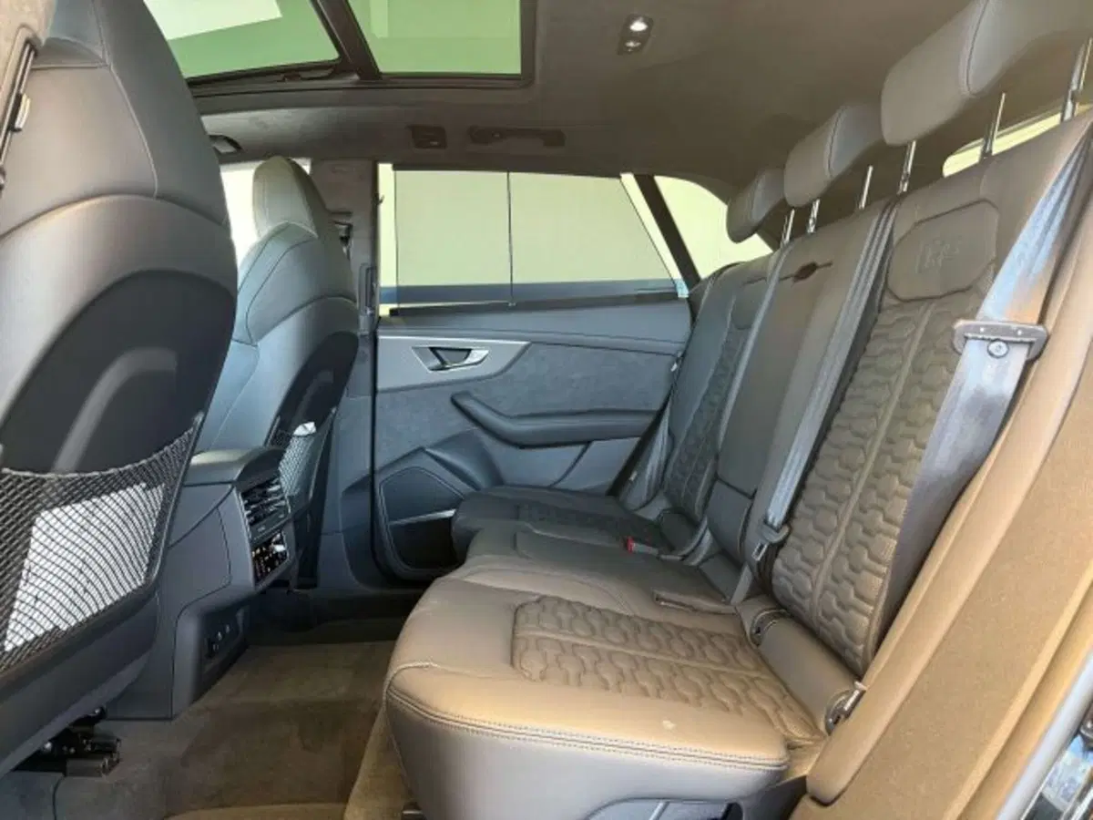 Audi RS Q8 nuova a Torino (10)