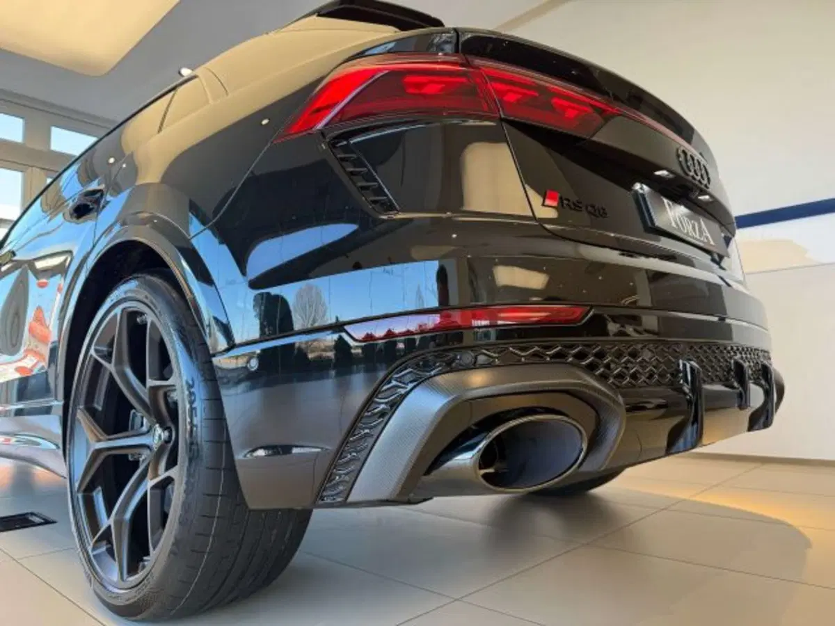 Audi RS Q8 nuova a Torino (12)