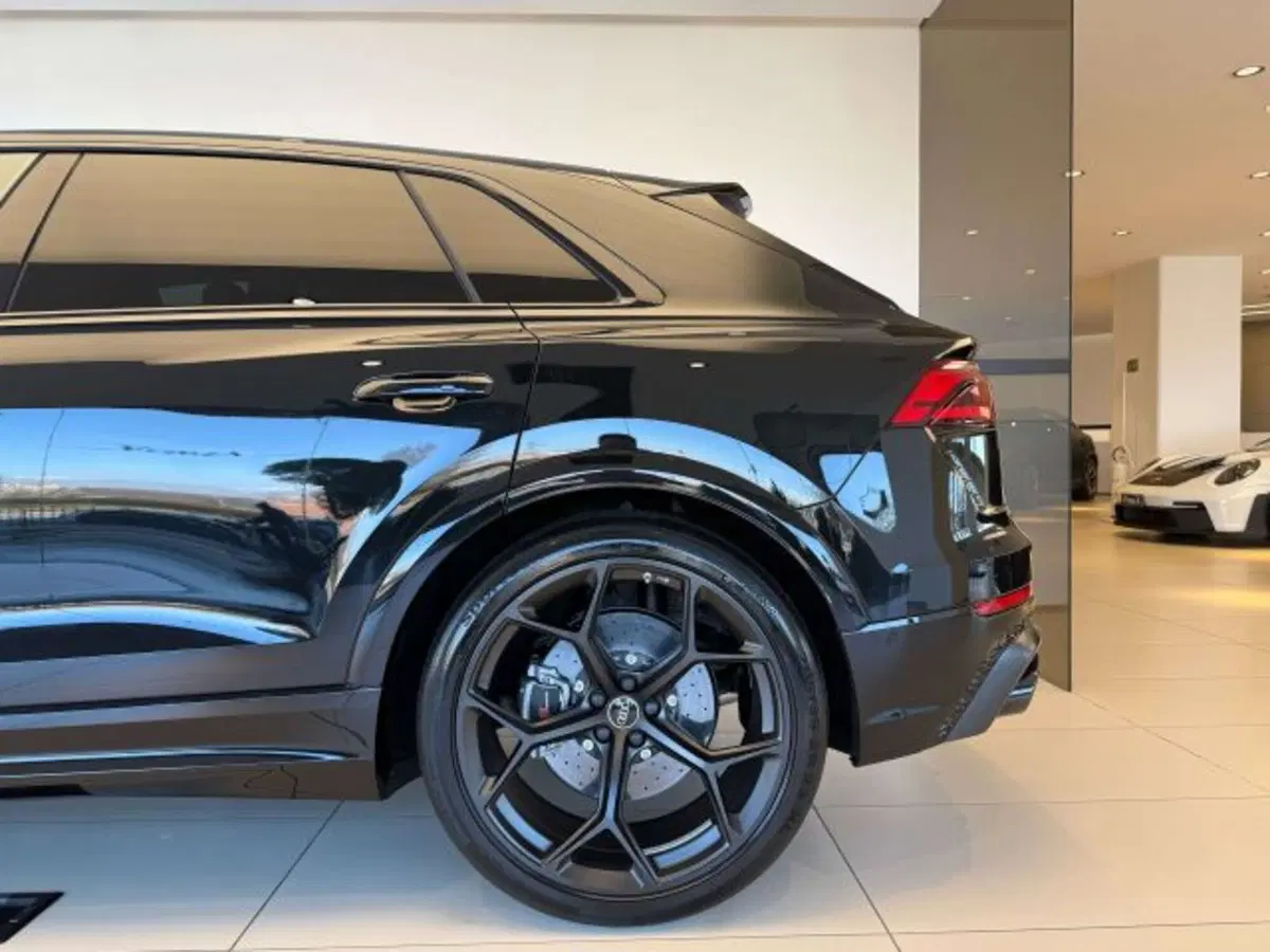 Audi RS Q8 nuova a Torino (13)