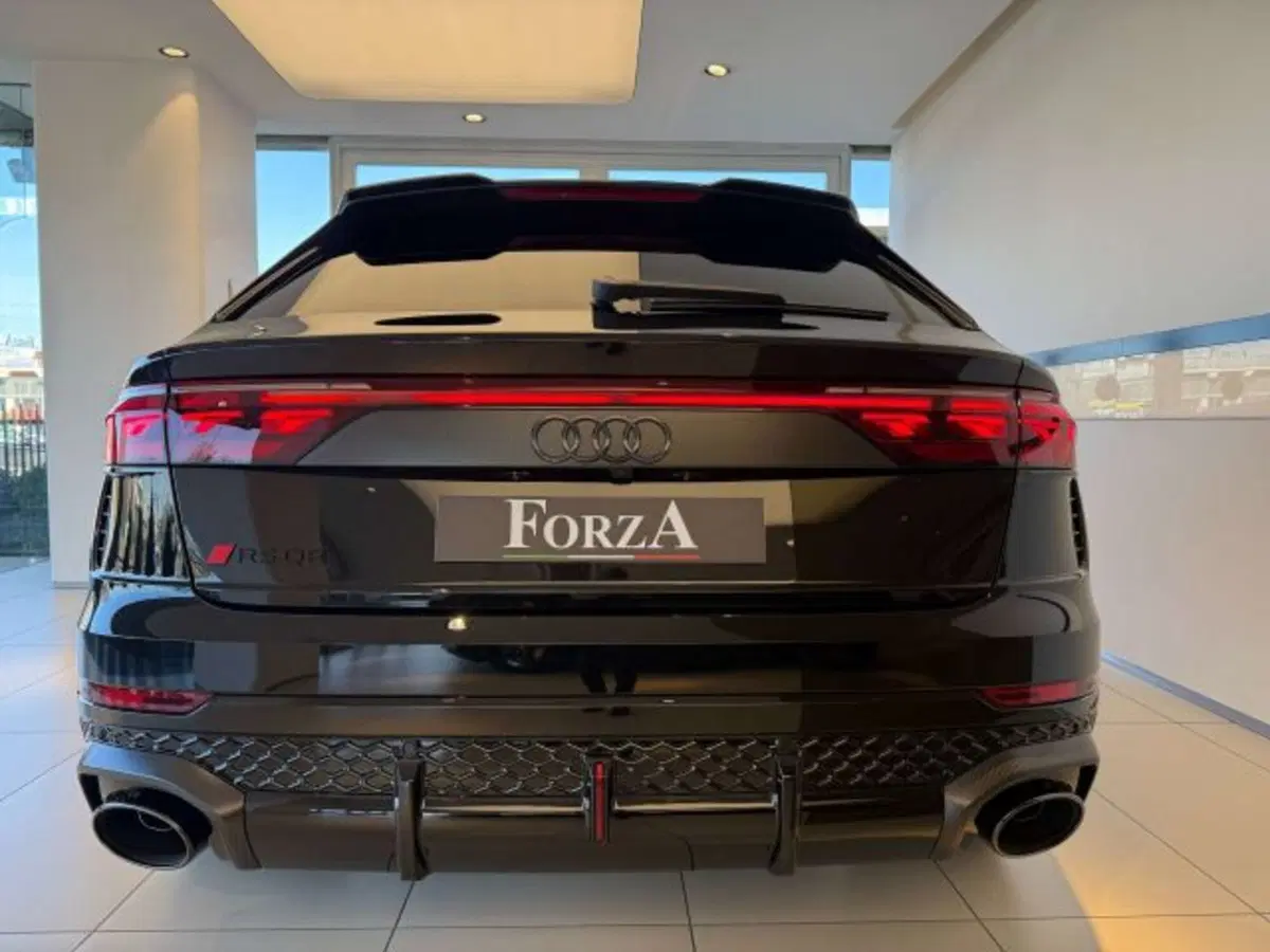 Audi RS Q8 nuova a Torino (14)