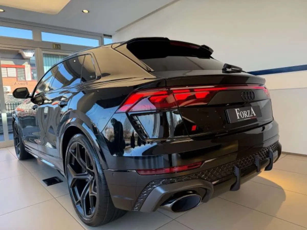 Audi RS Q8 nuova a Torino (15)