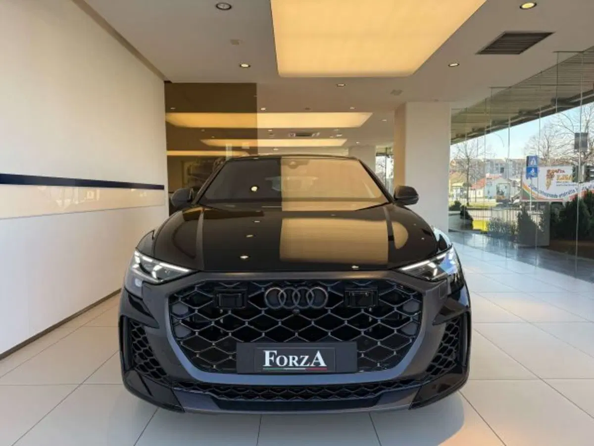 Audi RS Q8 nuova a Torino (2)