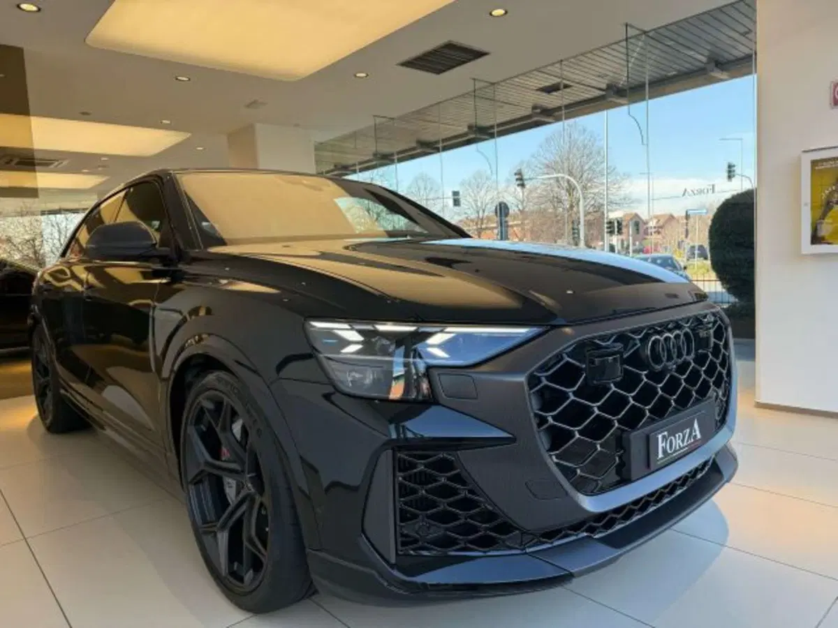 Audi RS Q8 nuova a Torino (3)