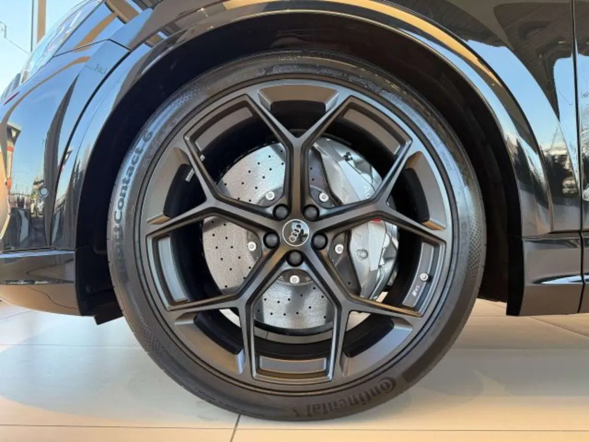 Audi RS Q8 nuova a Torino (4)