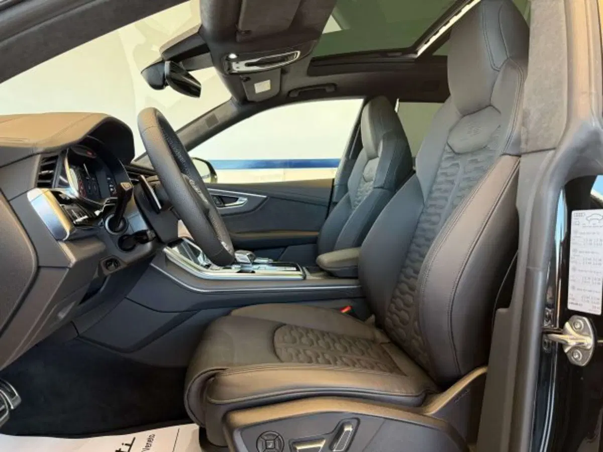 Audi RS Q8 nuova a Torino (5)