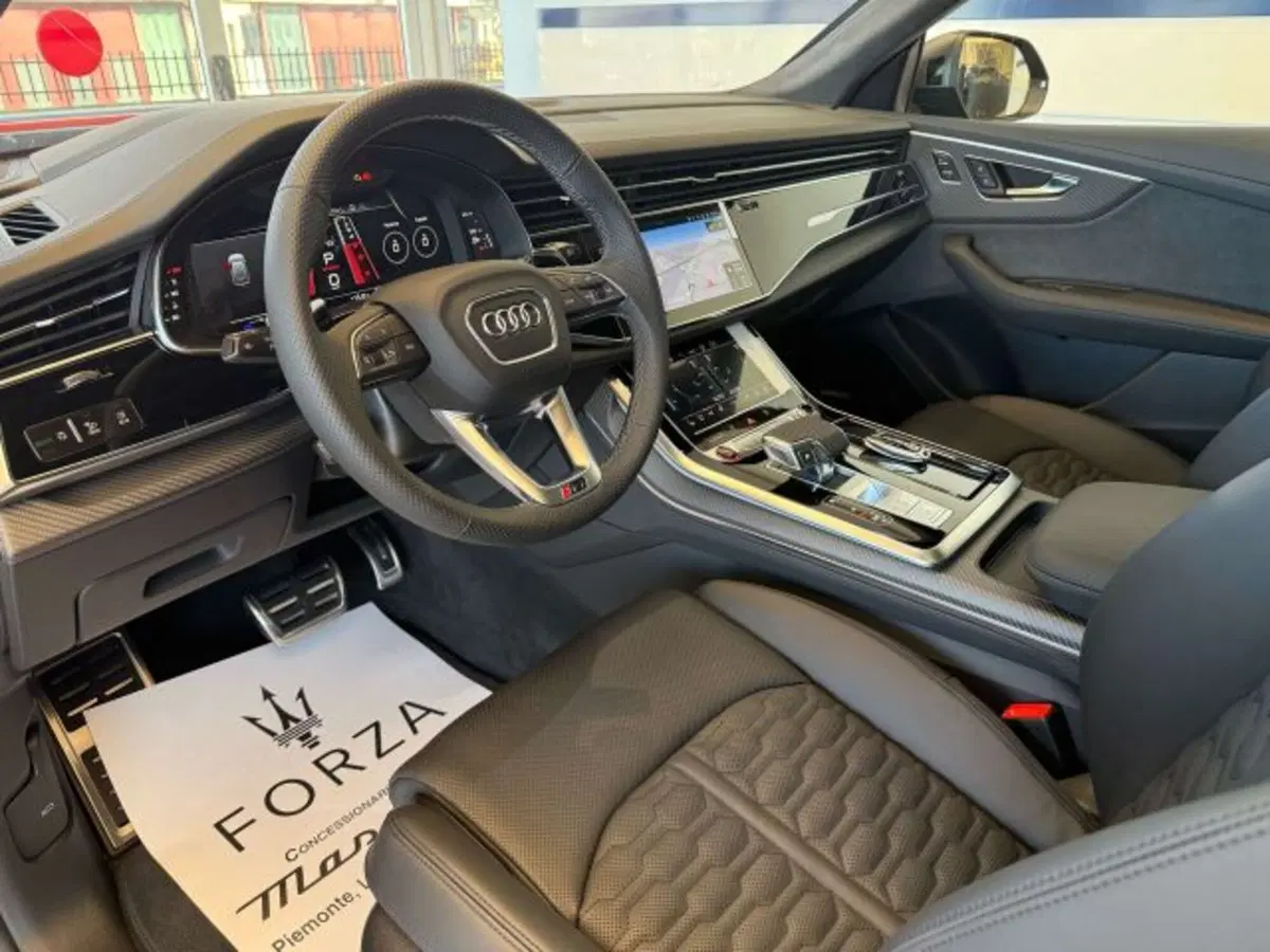 Audi RS Q8 nuova a Torino (6)
