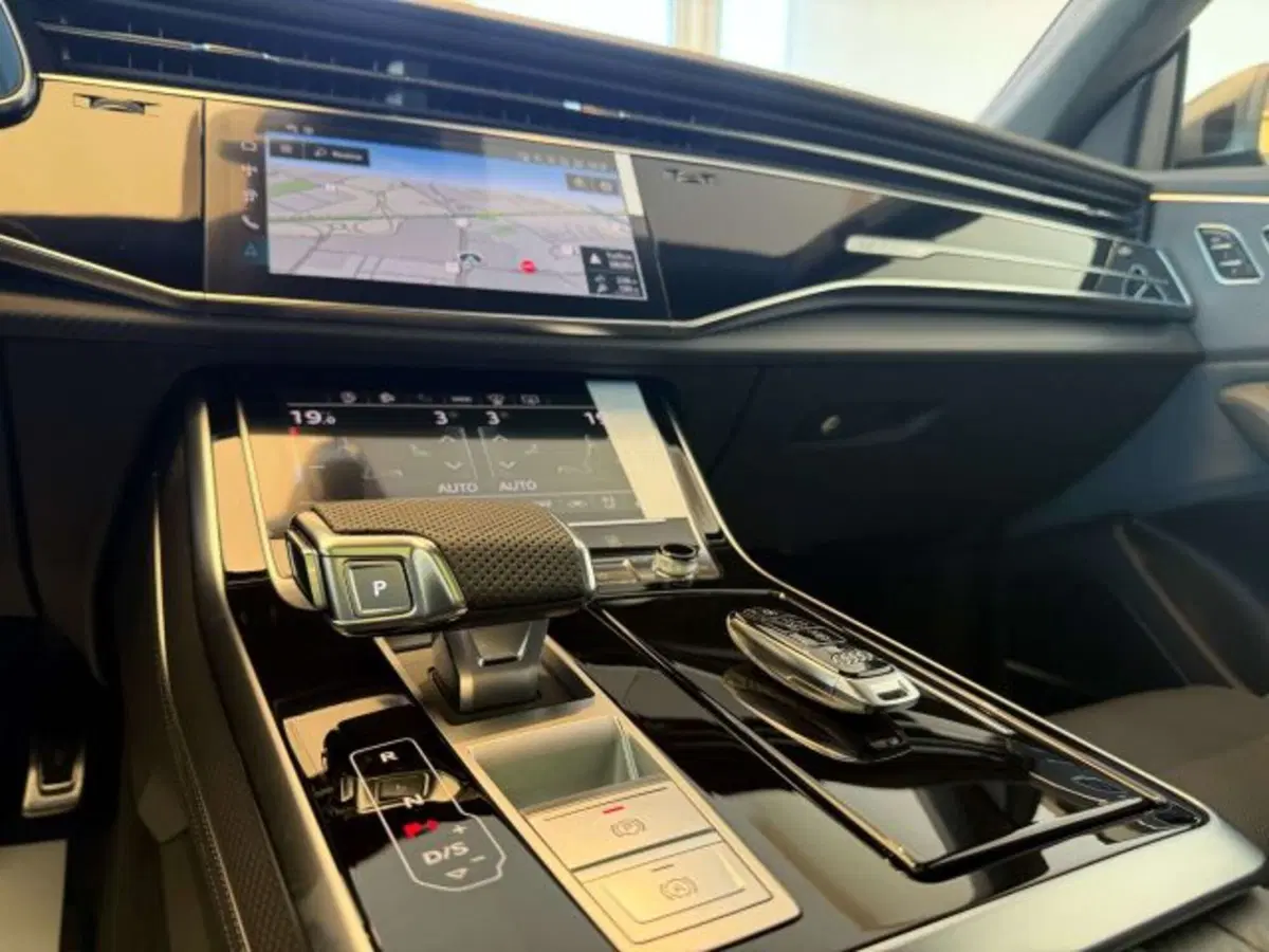 Audi RS Q8 nuova a Torino (8)