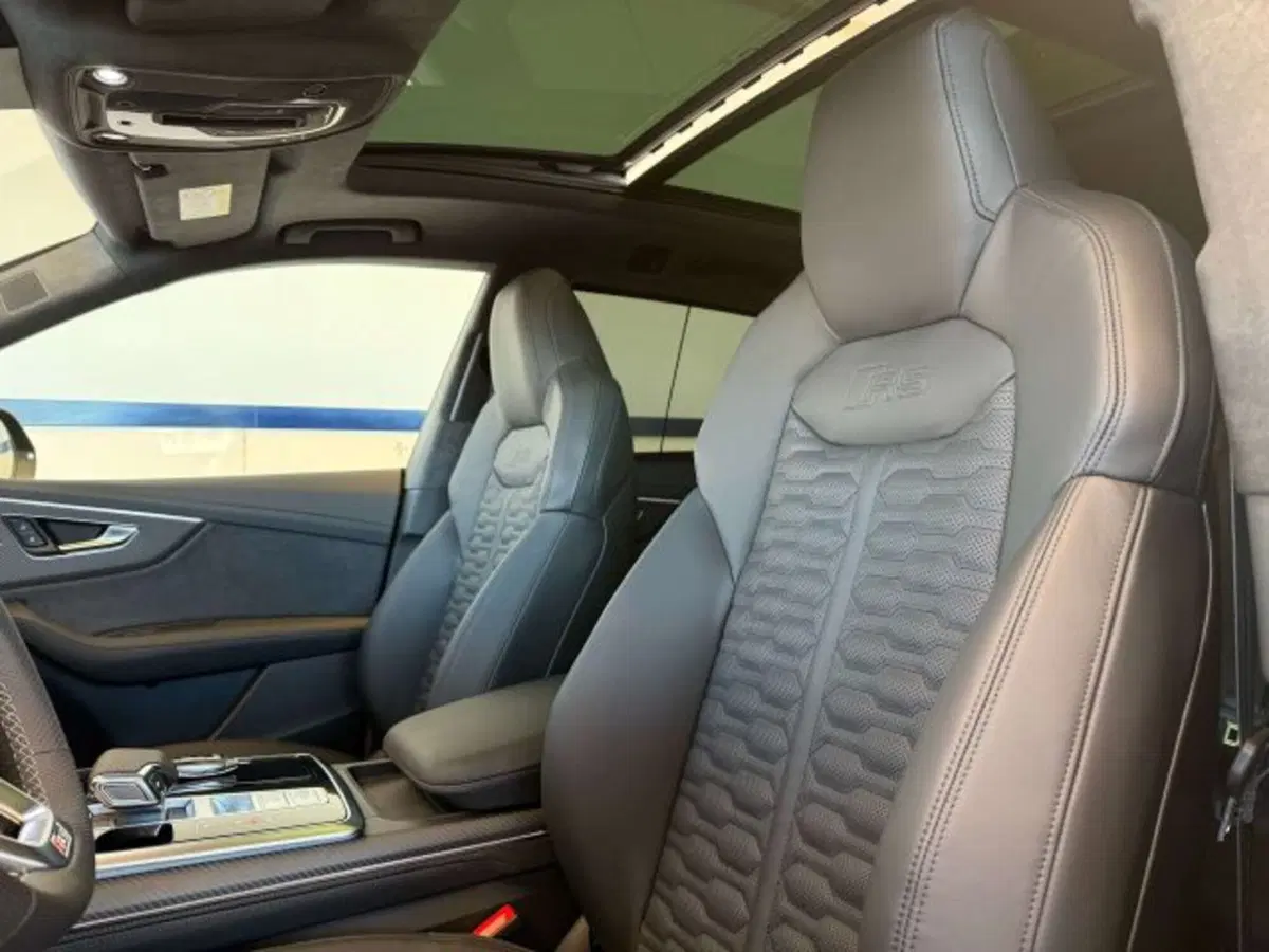 Audi RS Q8 nuova a Torino (9)