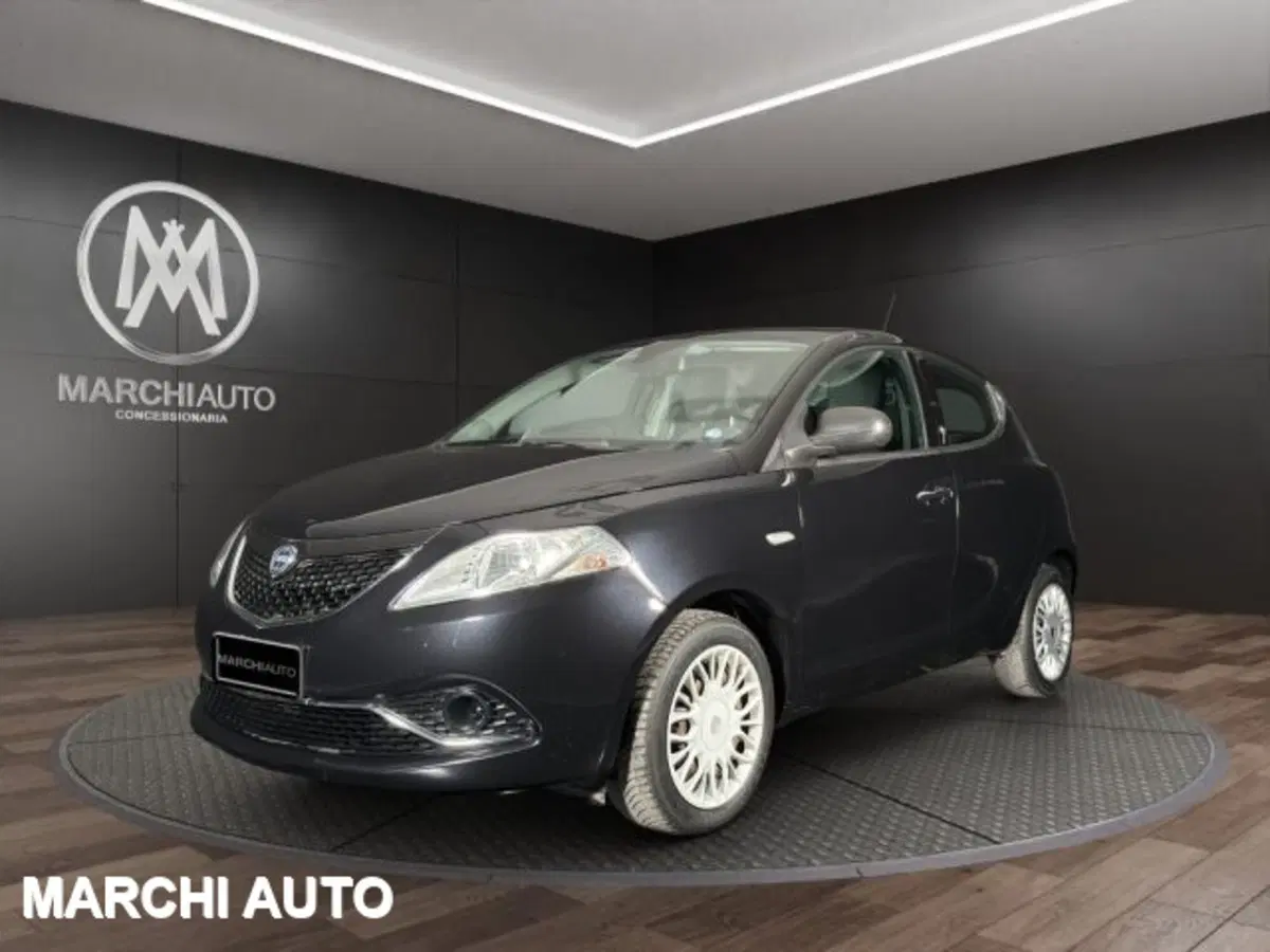 Lancia Ypsilon usata a Perugia