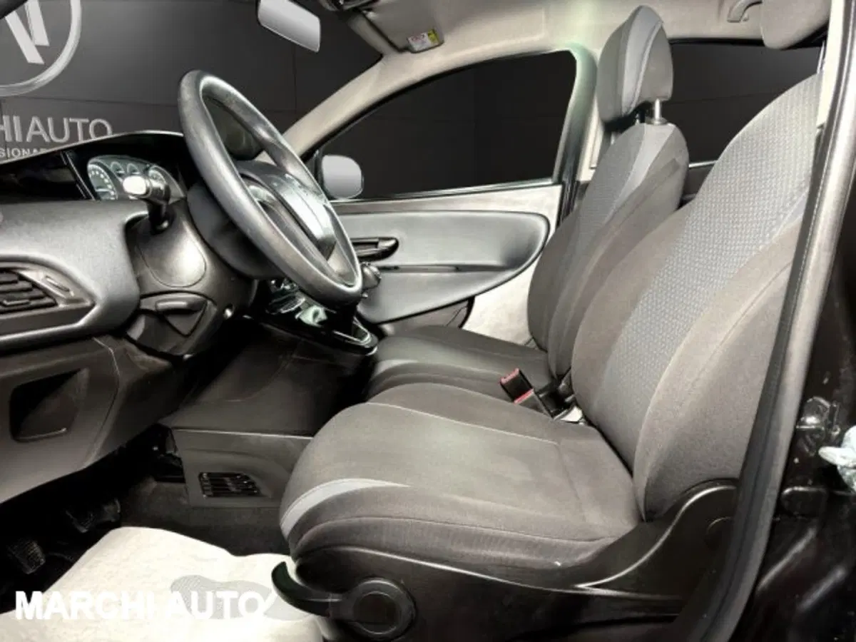 Lancia Ypsilon usata a Perugia (10)