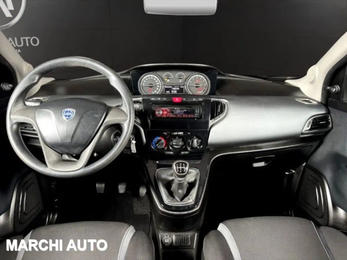Lancia Ypsilon usata a Perugia (13)