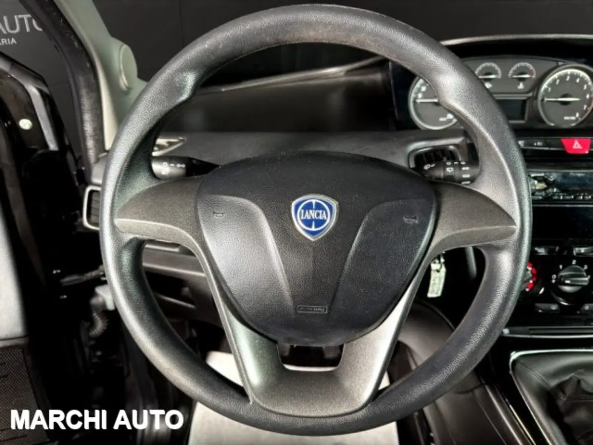 Lancia Ypsilon usata a Perugia (14)