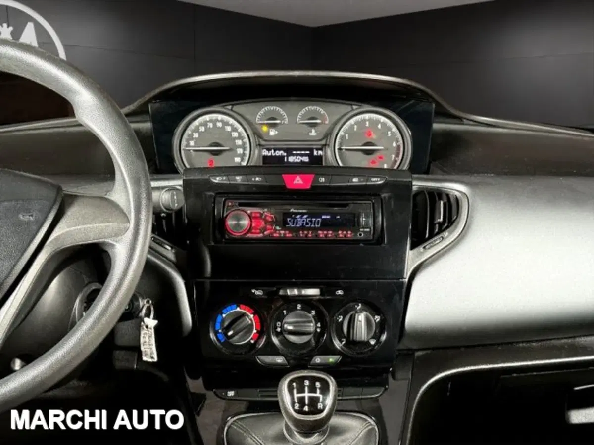 Lancia Ypsilon usata a Perugia (16)
