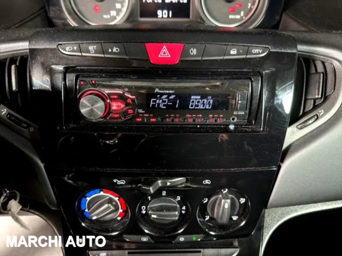 Lancia Ypsilon usata a Perugia (17)