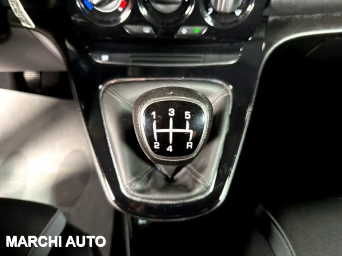 Lancia Ypsilon usata a Perugia (19)