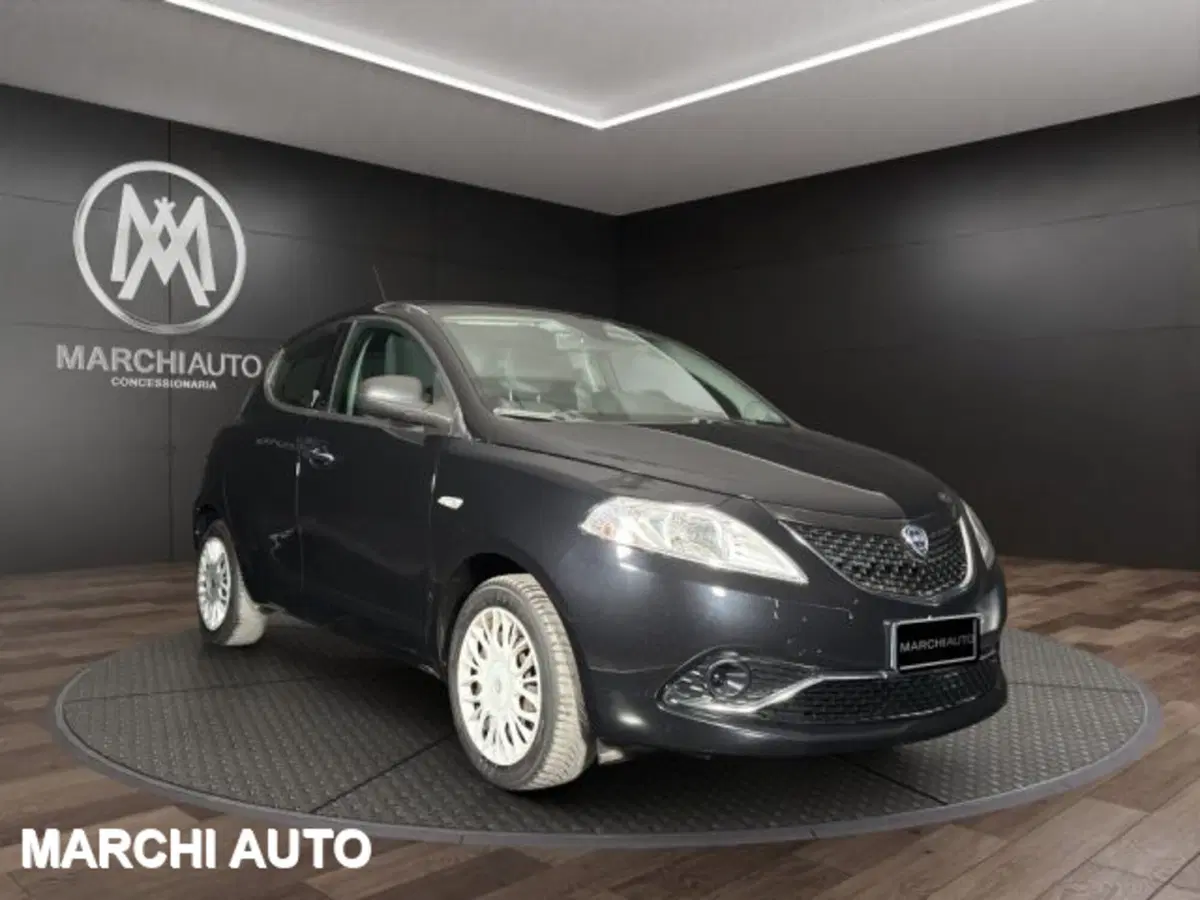 Lancia Ypsilon usata a Perugia (3)