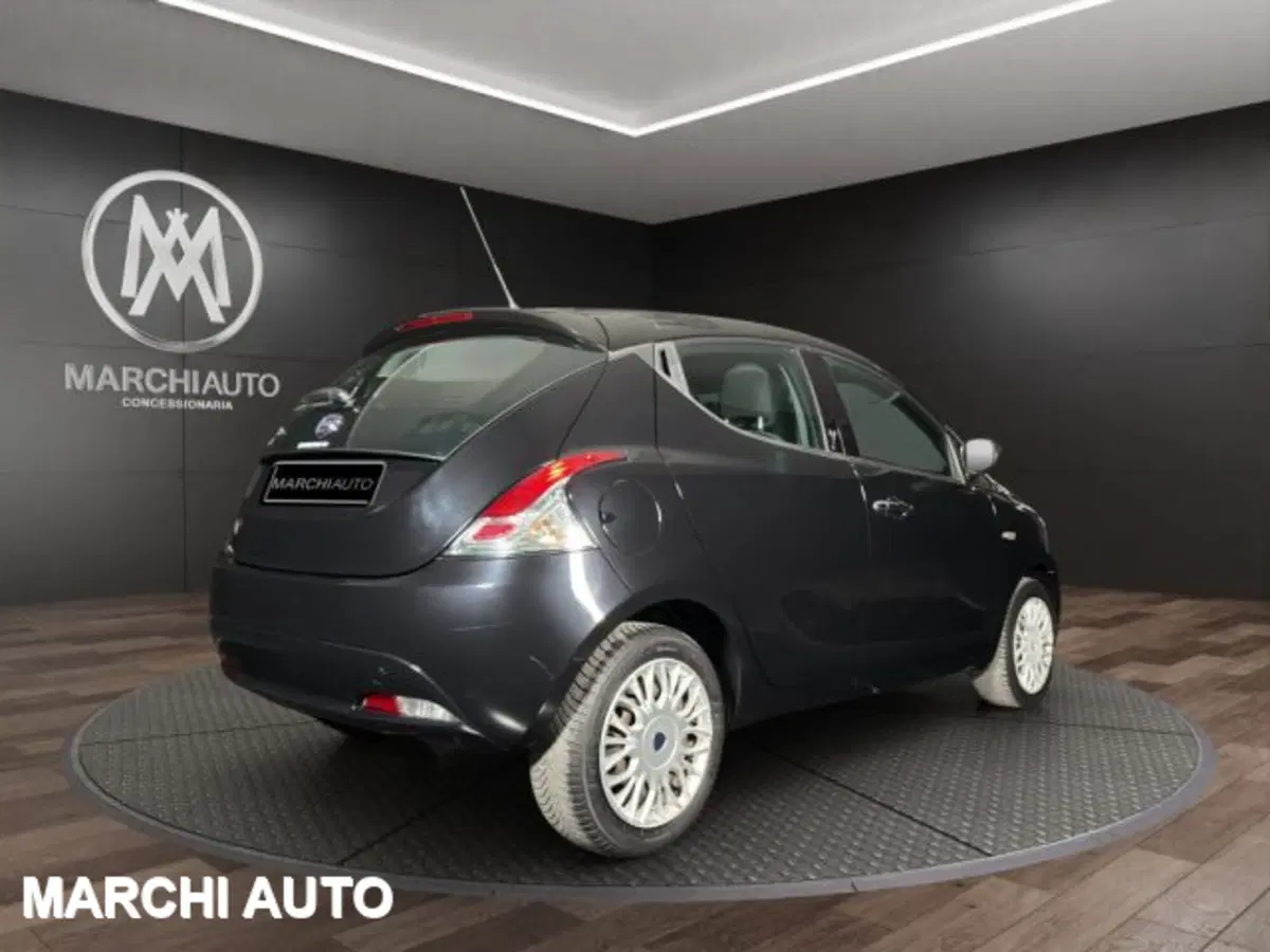 Lancia Ypsilon usata a Perugia (5)